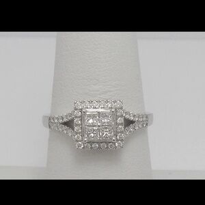 Elegant white gold Diamond Ring